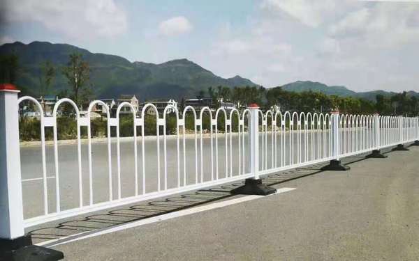 道路护栏的安装