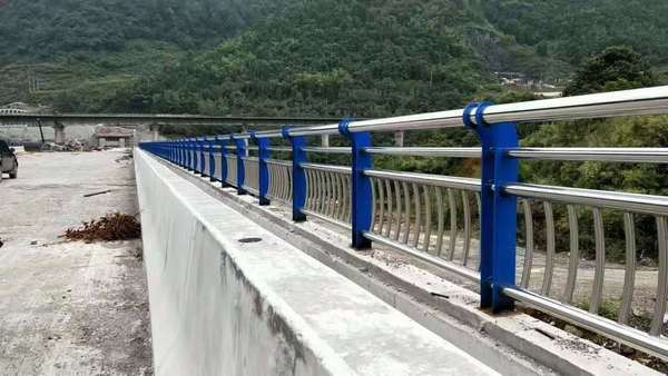 设计桥梁护栏时，厂家需要考虑的因素？